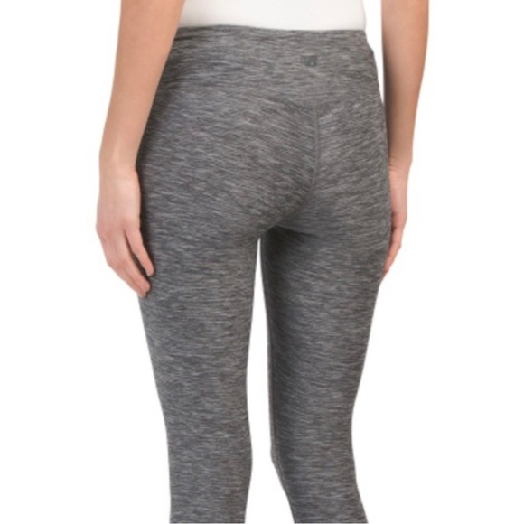 EUC Women’s Medium (27” X 27”) New Balance Graphic Logo Leggings/Tights In Grey - Picture 5 of 12